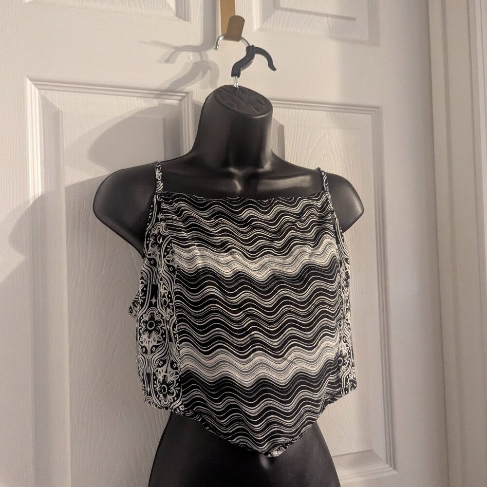 SO crop tank top in black and white- XL